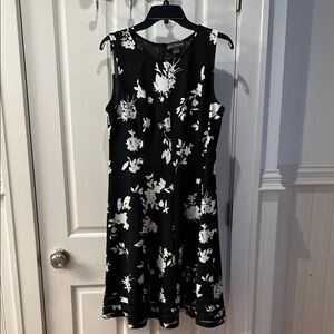 Jessica Howard Black Sleeveless A-Line Midi Dress